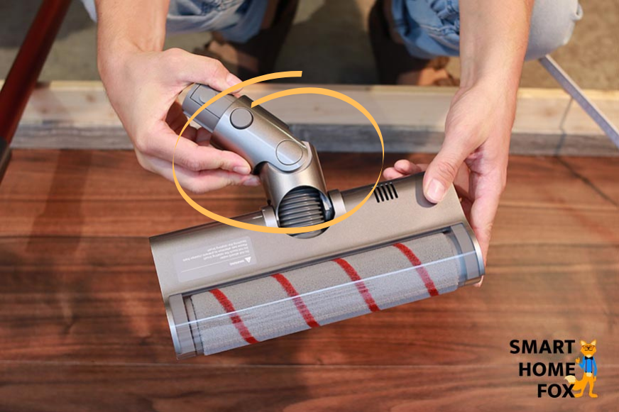 Soft roller with joint for good manoeuvrability.